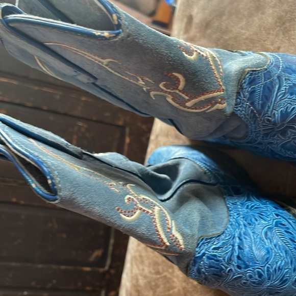 Justin Women's Blue Round Toe Cowgirl Boots. Good Condition. Size 8B. - Picture 12 of 16